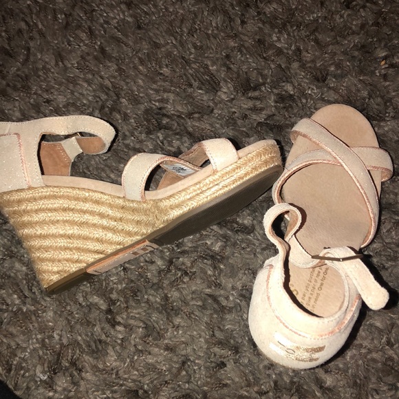 TOMS wedges - Picture 3 of 3